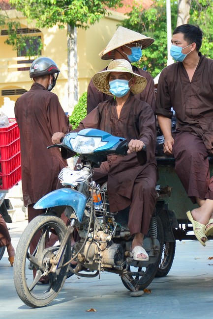 Continuing to support people in need in the Covid-19 pandemic of Hoang Phap Pagoda (series 2)